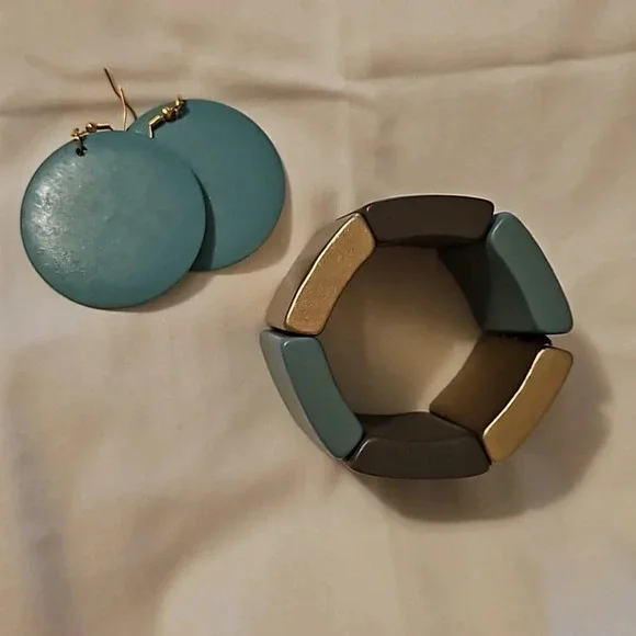 Bracelet and earing set - Picture 2 of 2